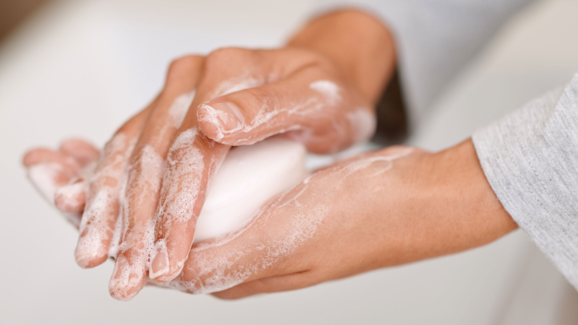 Das Bild vom Händewaschen steht für die Produktkategorie mit der Wirkweise desinfizierend.